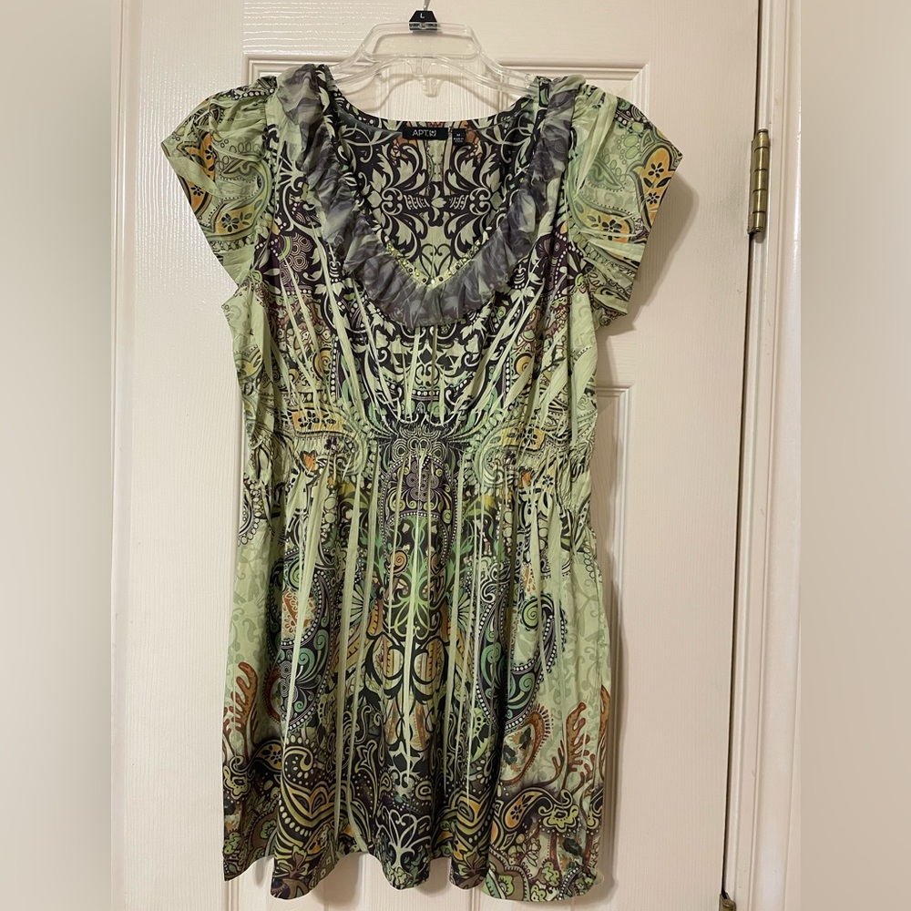 Women’s Apt. 9, Medium top, light mint green & brown